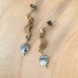 Maantjes oorbellen/ zoetwater parel