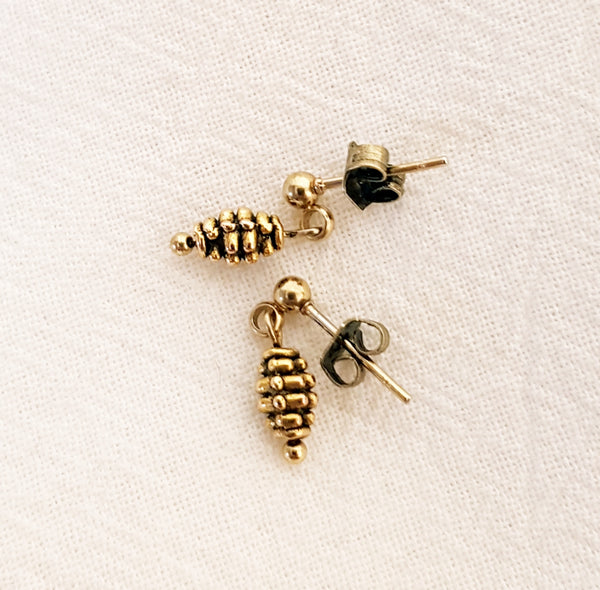 Hele kleine classy gouden retro inspired oorbellen.